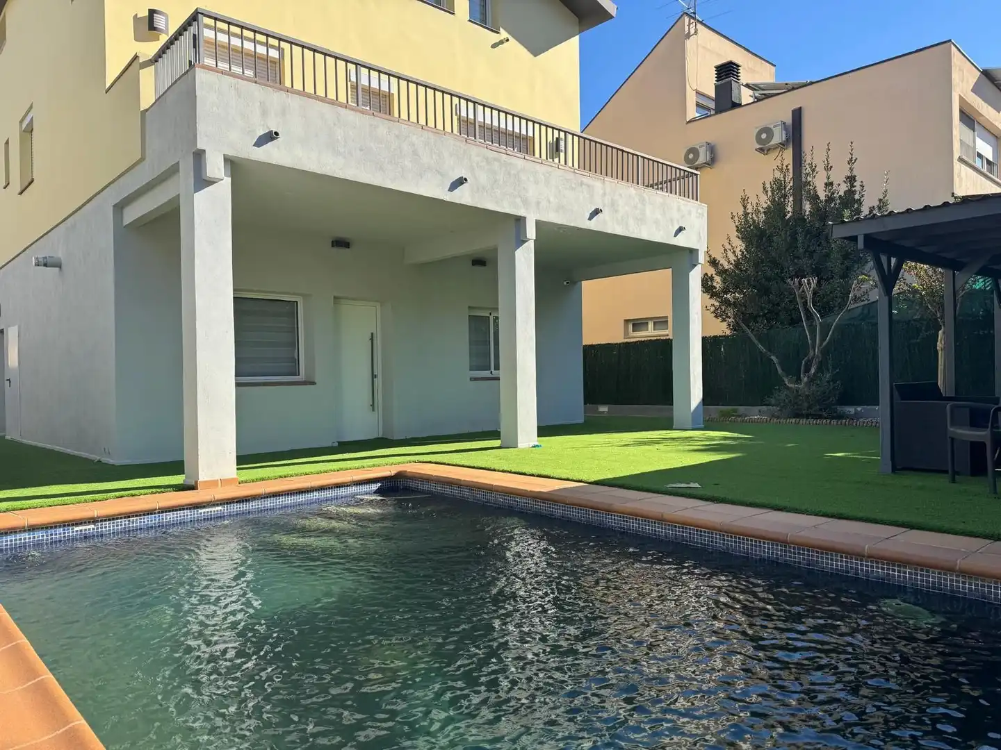 Schwimmbecken von Haus oder Chalet zum Verkauf in Quart mit Klimaanlage, Heizung und Privatgarten