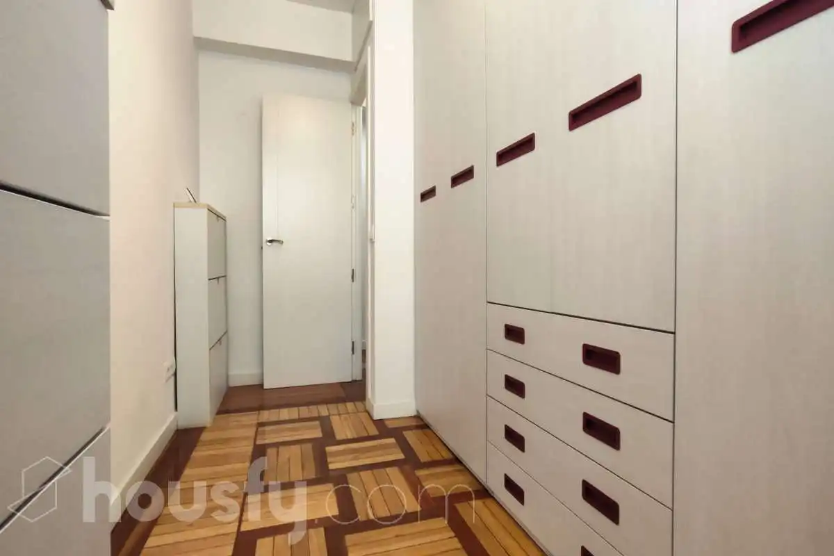 Flat for rent in Madrid  with Air Conditioner, Terrace and Furnished