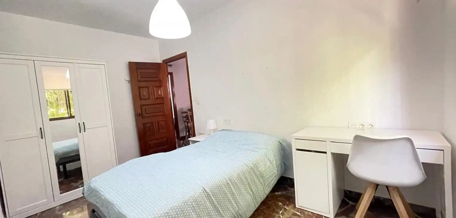 Schlafzimmer von Wohnung zur Miete in Granada mit Möbliert