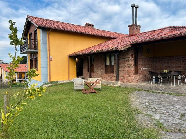 Exterior view of Single-family semi-detached for sale in Val de San Vicente   with Heating, Private garden and Terrace