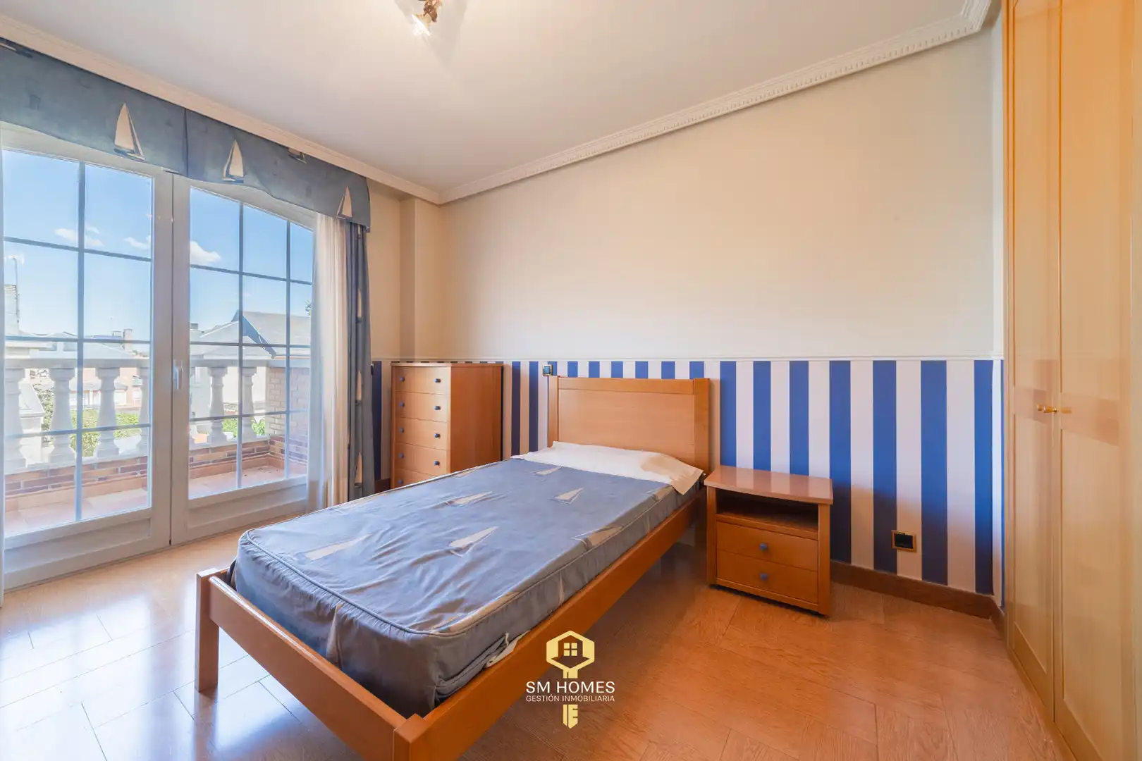 Habitación de Casa adosada en venta en Coslada con Calefacción, Jardín privado y Terraza