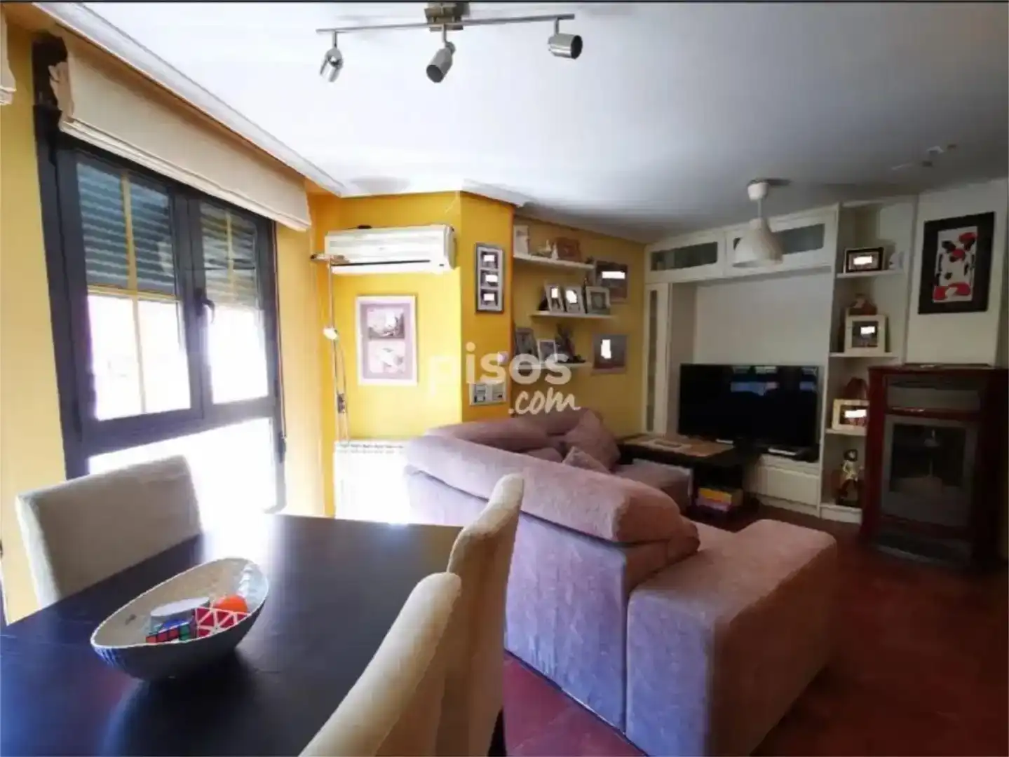 Sala d'estar de Casa adosada en venda en Venta de Baños amb Aire condicionat