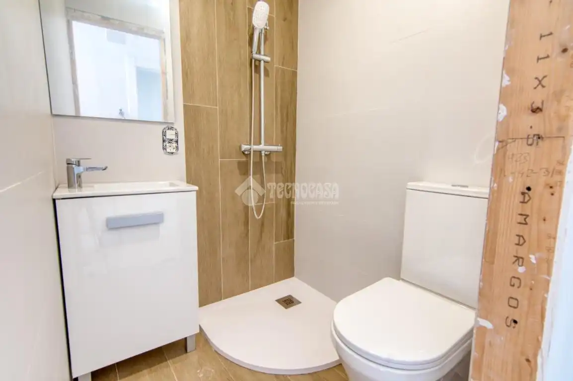 Baño de Casa adosada en venta en Calvarrasa de Abajo con Calefacción y Terraza
