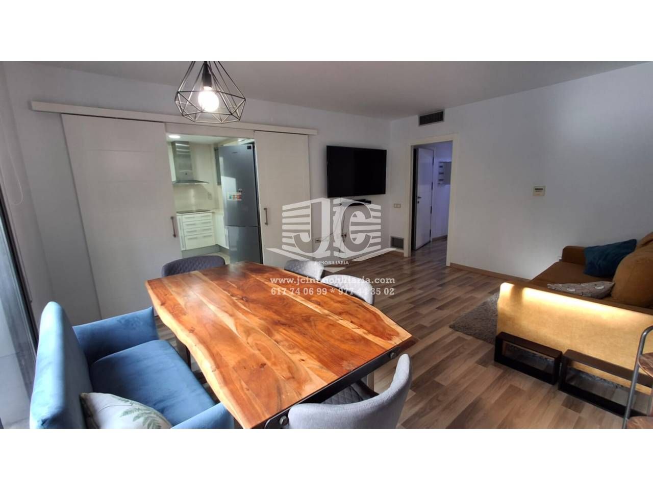 Menjador de Pis en venda en Tortosa amb Aire condicionat, Parquet i Moblat