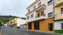 Vista exterior de Casa adosada en venda en Teror amb Balcó