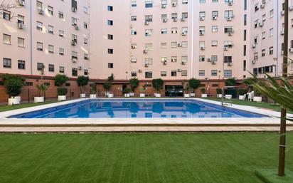 Swimming pool of Flat for sale in  Sevilla Capital  with Air Conditioner