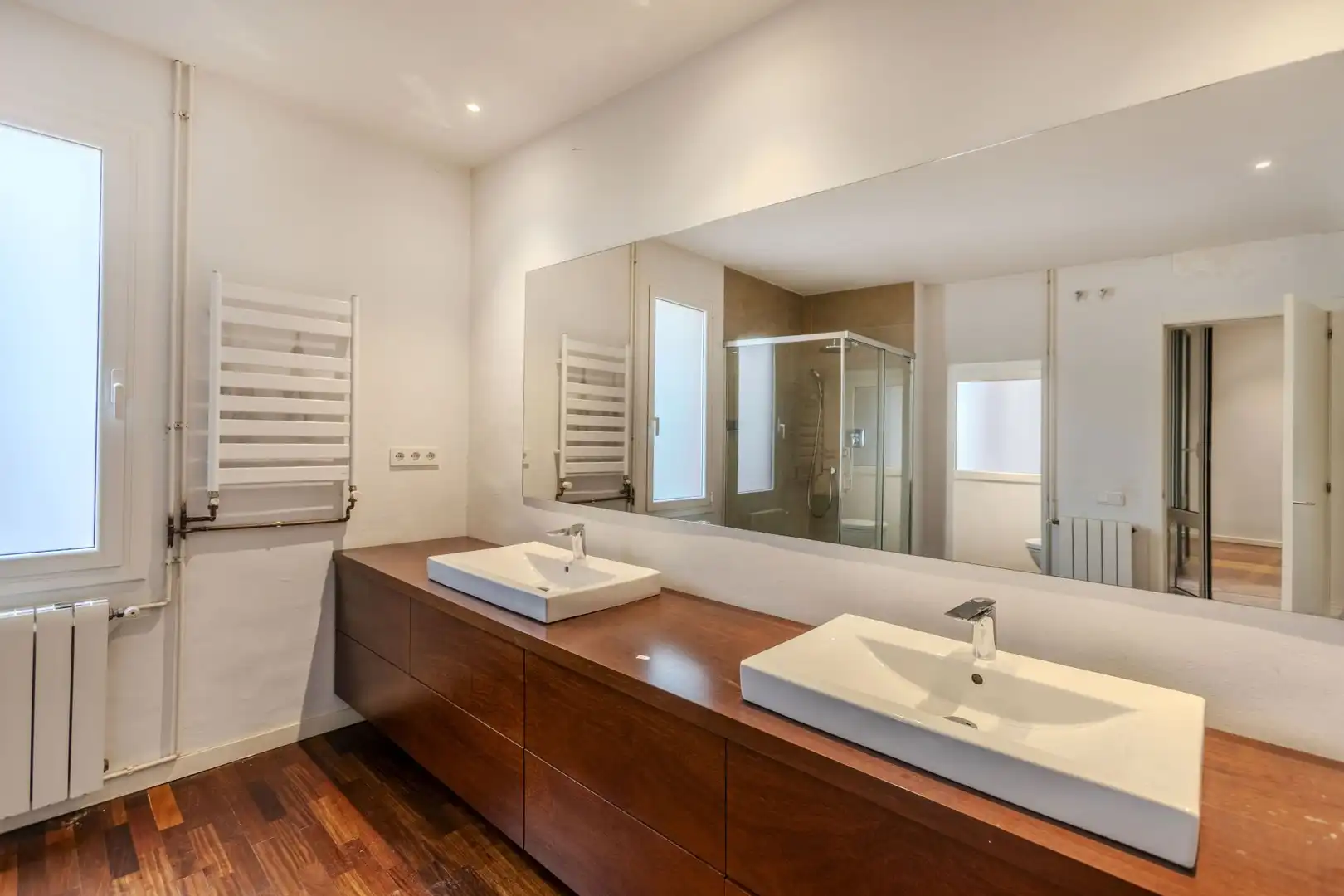 Baño de Casa adosada en venta en Barcelona con Parquet y Terraza