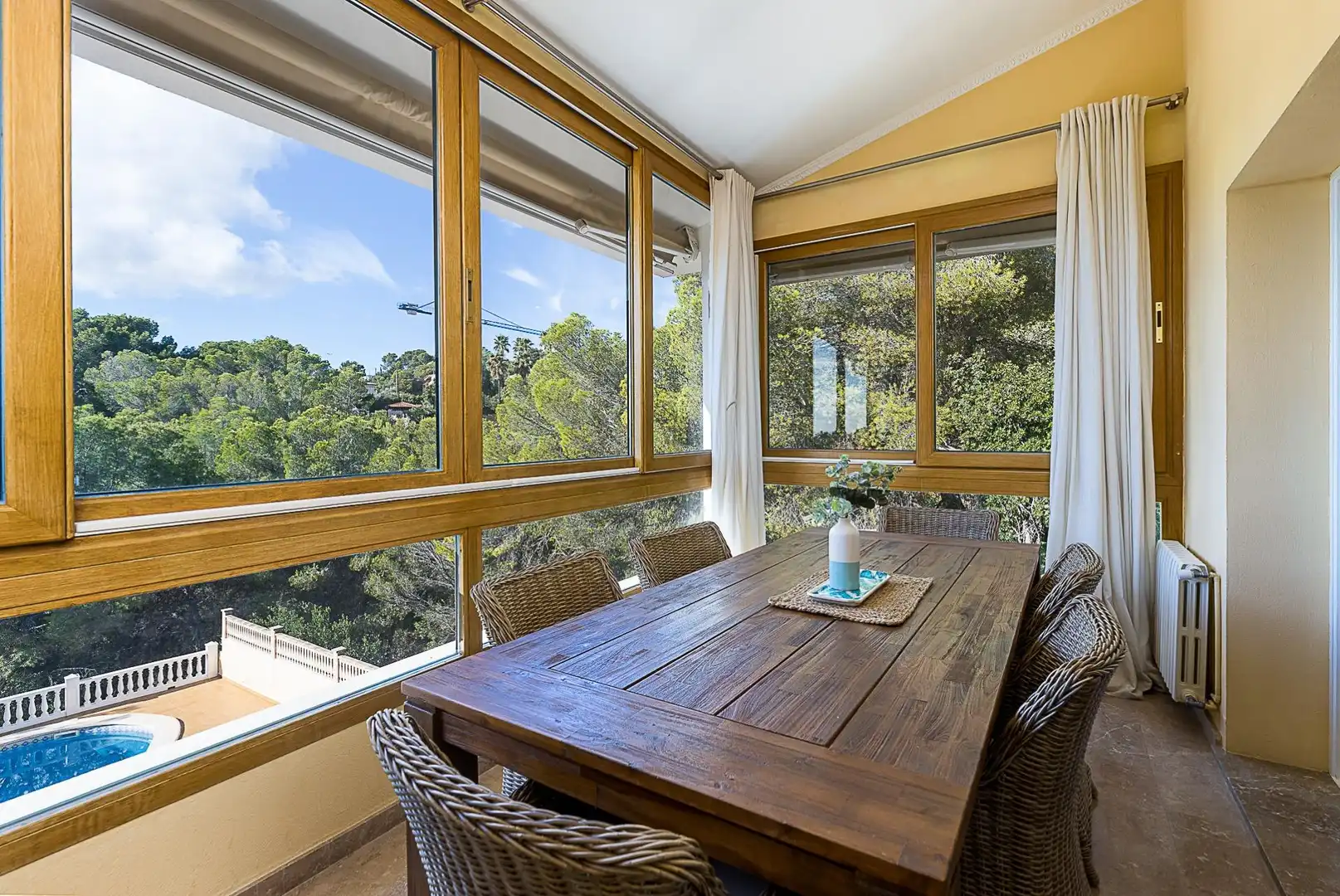 Comedor de Casa adosada en venta en Calvià con Aire acondicionado, Calefacción y Jardín privado