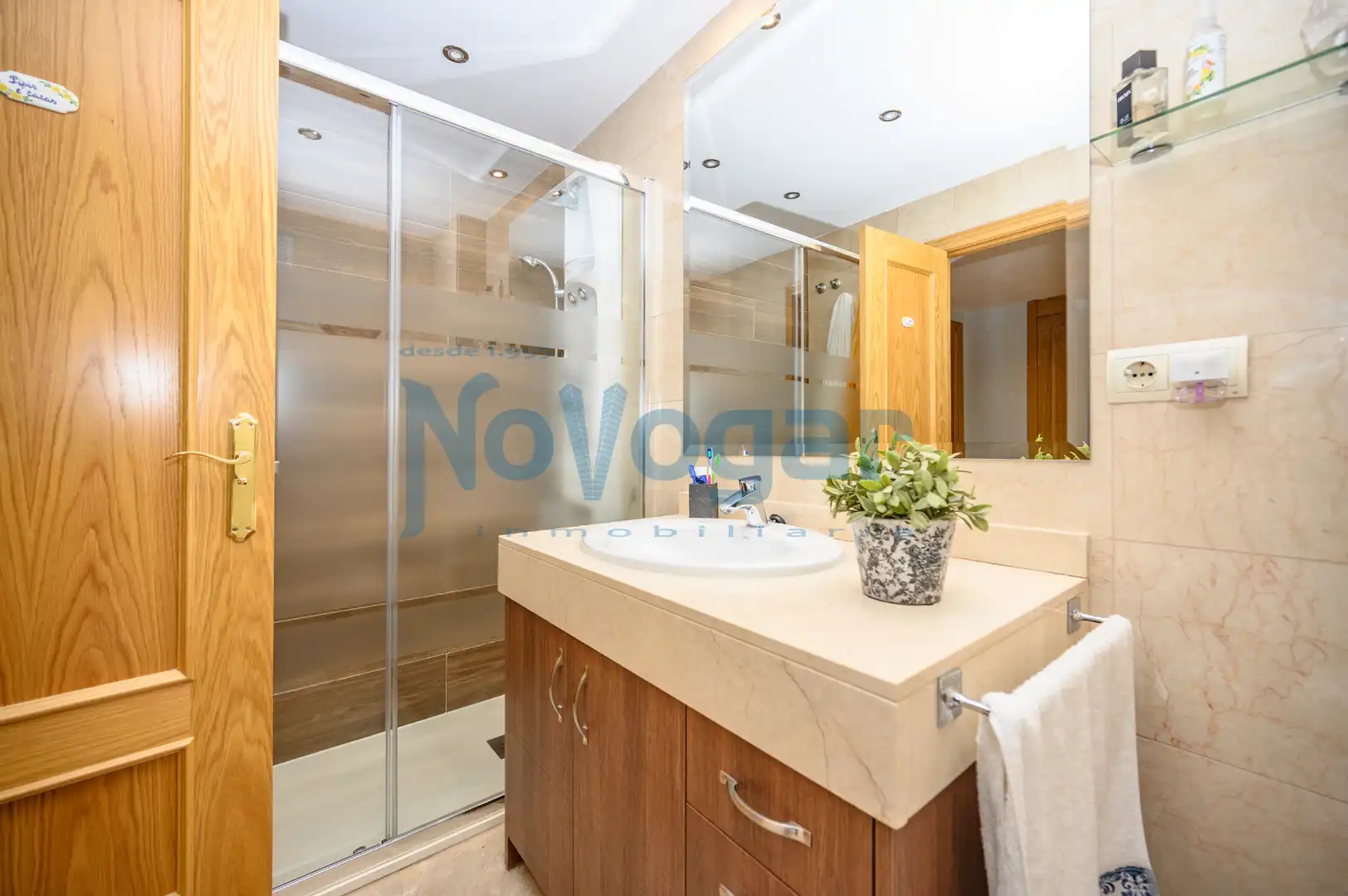 Bathroom of Flat for sale in Móstoles  with Air Conditioner, Heating and Parquet flooring