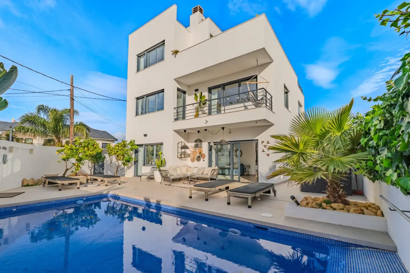 Vista exterior de Casa o chalet en venta en Alicante / Alacant con Aire acondicionado, Calefacción y Jardín privado