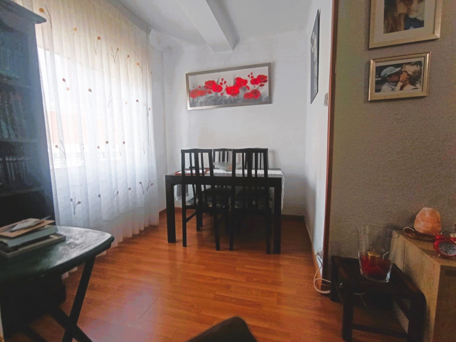 Dining room of Flat for sale in L'Hospitalet de Llobregat  with Parquet flooring, Oven and Balcony
