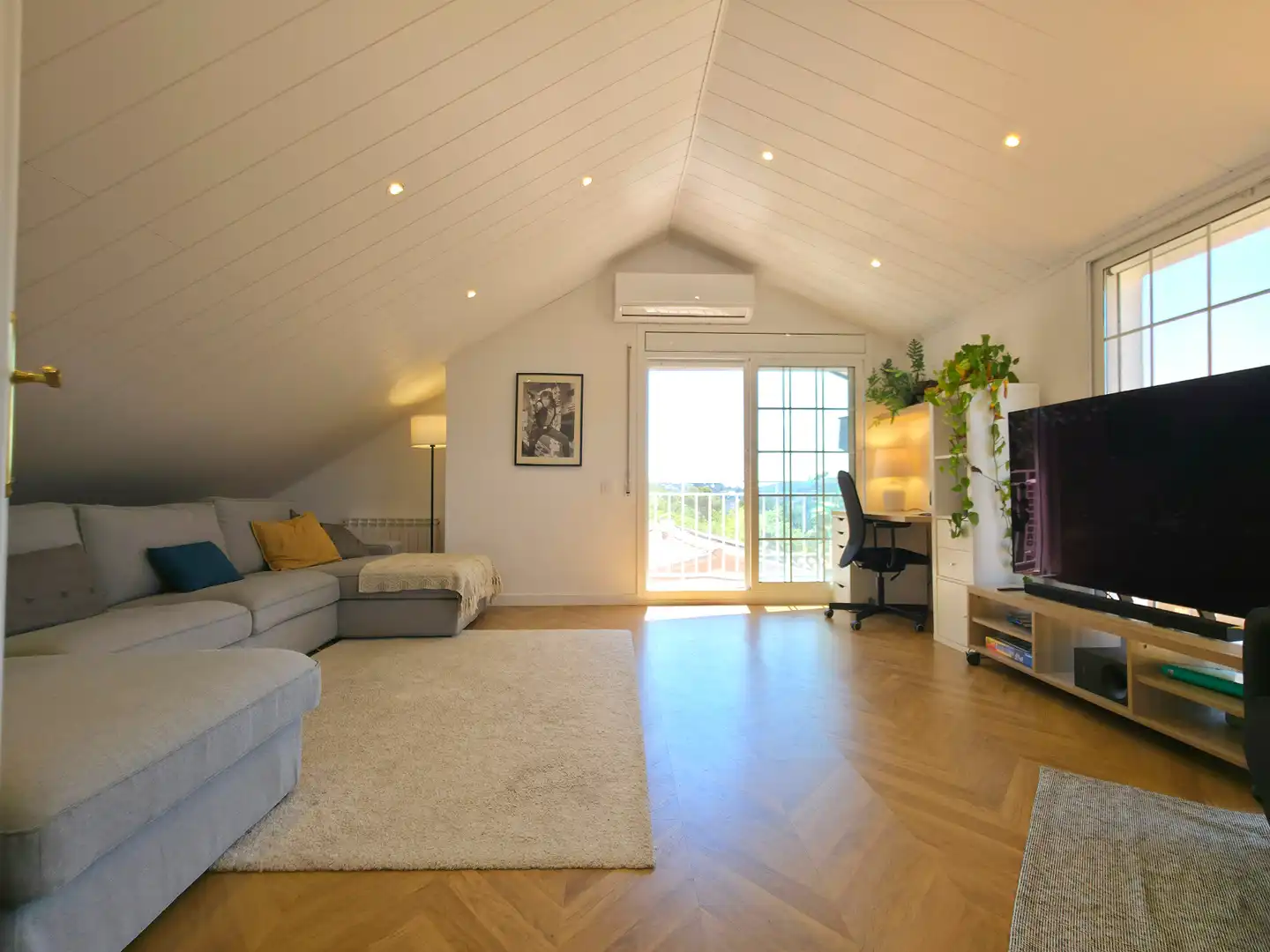 Sala de estar de Casa o chalet en venta en Corbera de Llobregat con Aire acondicionado, Calefacción y Jardín privado
