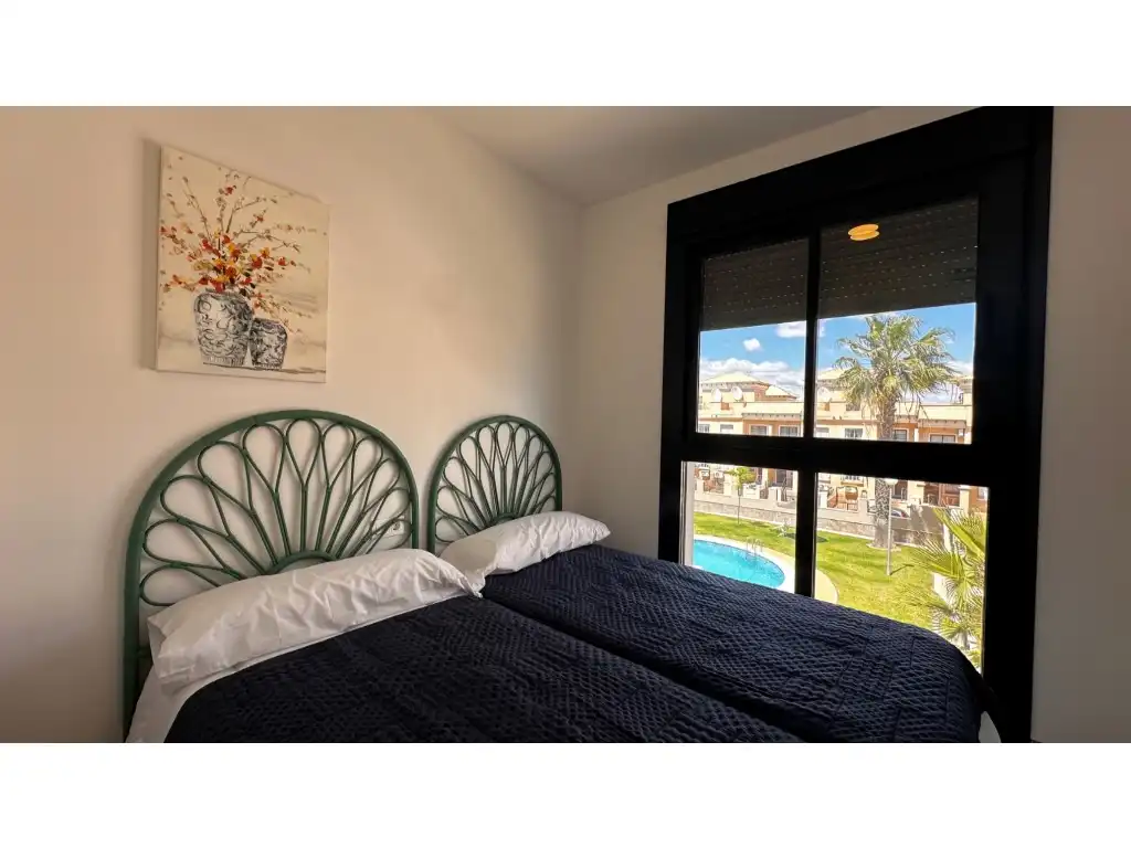 Habitación de Apartamento en venta en Torrevieja con Piscina