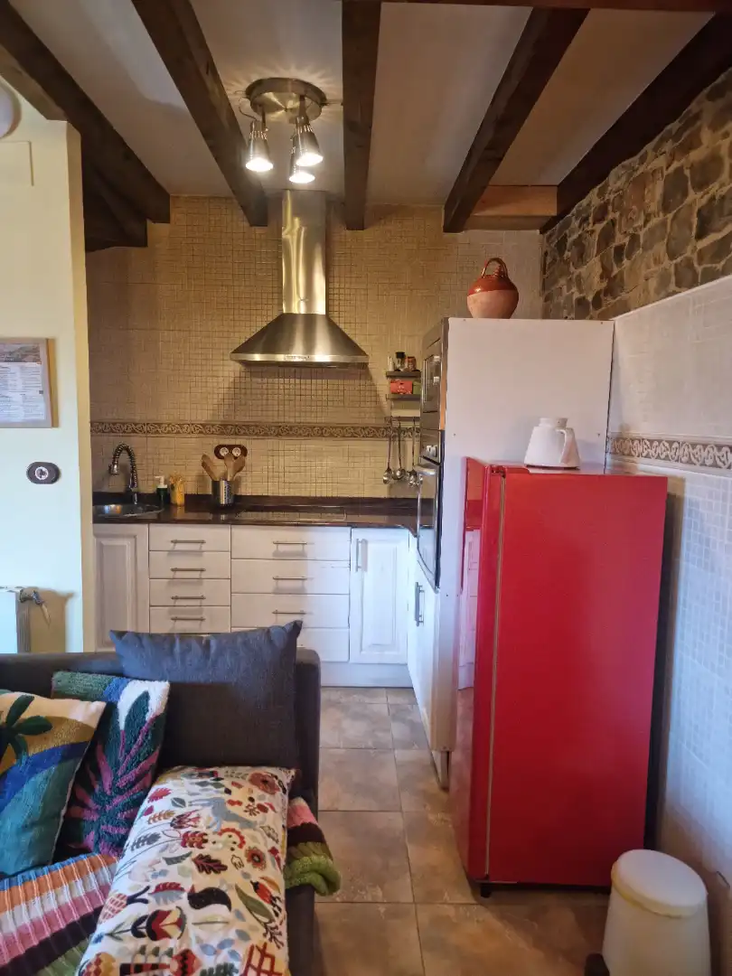 Cuina de Casa adosada en venda en Vega de Liébana amb Jardí privat, Terrassa i Traster