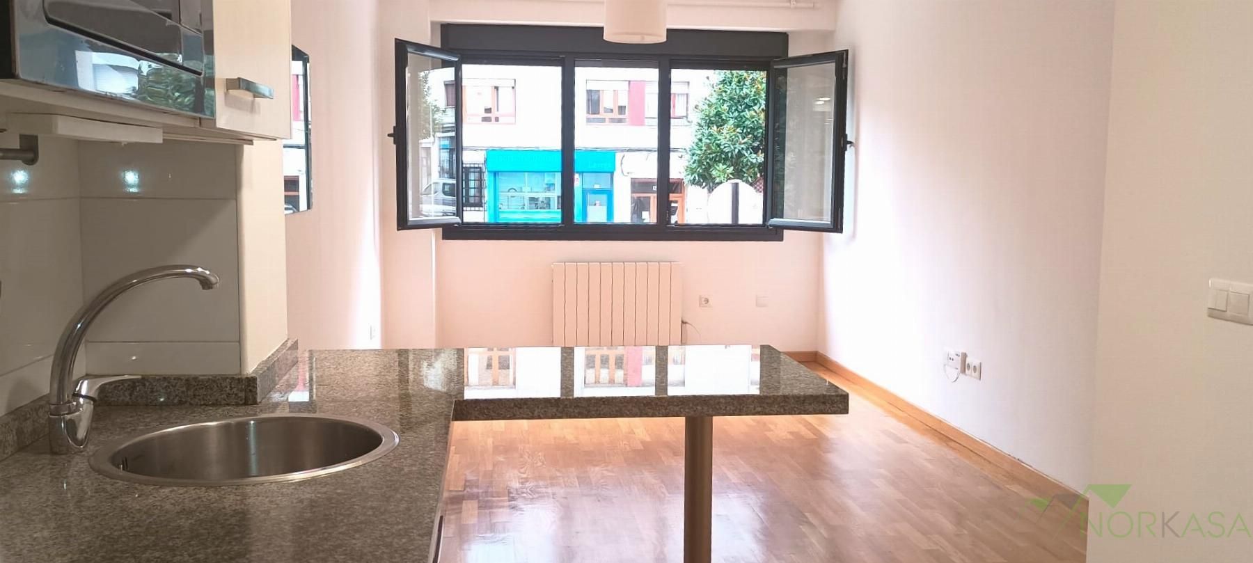 Dormitori de Estudi en venda en Oviedo  amb Calefacció, Parquet i Traster