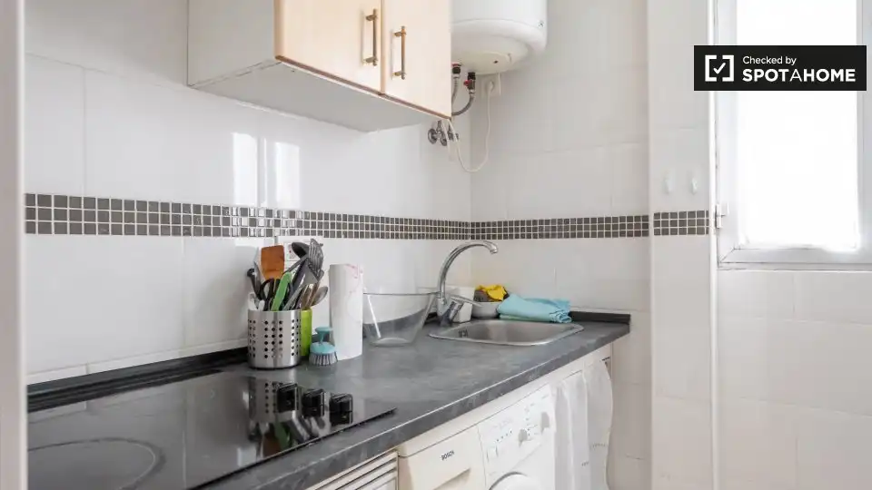 Cocina de Piso de alquiler en Madrid con Aire acondicionado, Calefacción y Amueblado