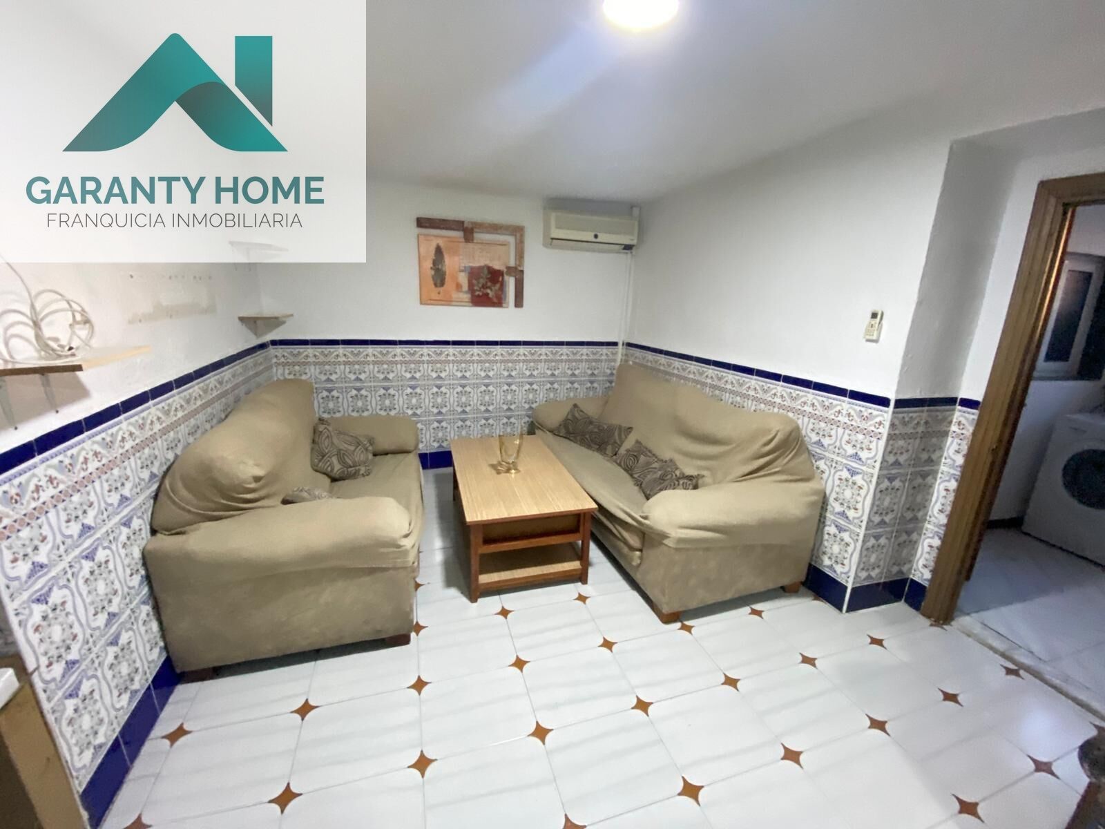 Exterior view of House or chalet for sale in Martos  with Air Conditioner and Storage room