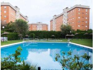 Exterior view of Flat for sale in  Sevilla Capital  with Air Conditioner, Heating and Private garden