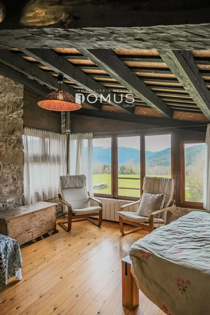 Sala de estar de Finca rústica en venta en Santa Pau con Calefacción, Parquet y Piscina