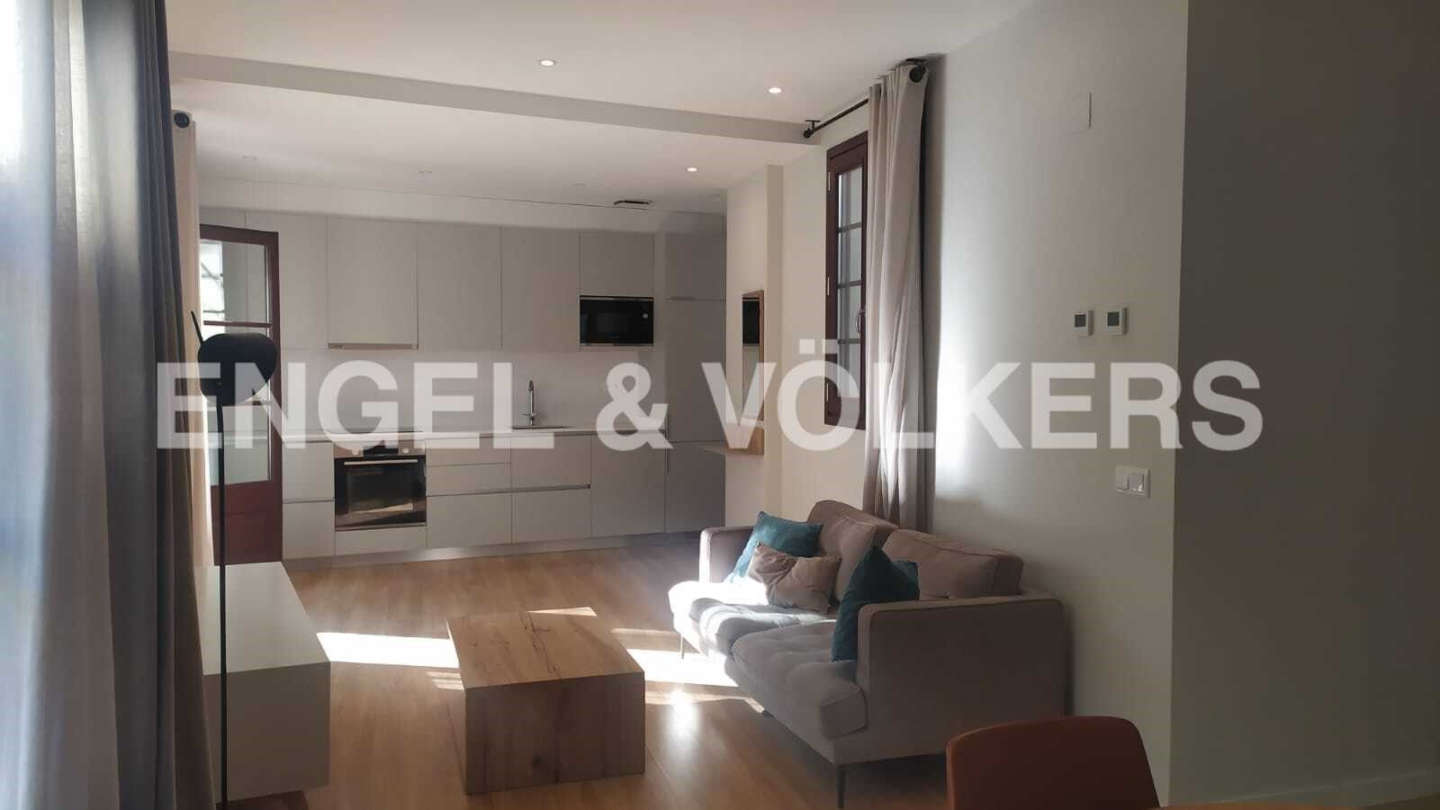 Sala de estar de Apartamento de alquiler en  Barcelona Capital con Aire acondicionado, Calefacción y Parquet