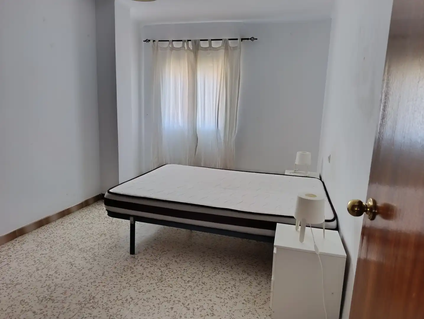 Habitación de Piso de alquiler en Dos Hermanas con Aire acondicionado, Terraza y Amueblado