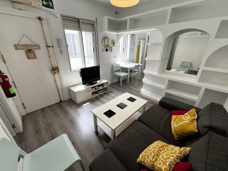 Living room of Flat to rent in  Madrid Capital  with Air Conditioner, Heating and Parquet flooring