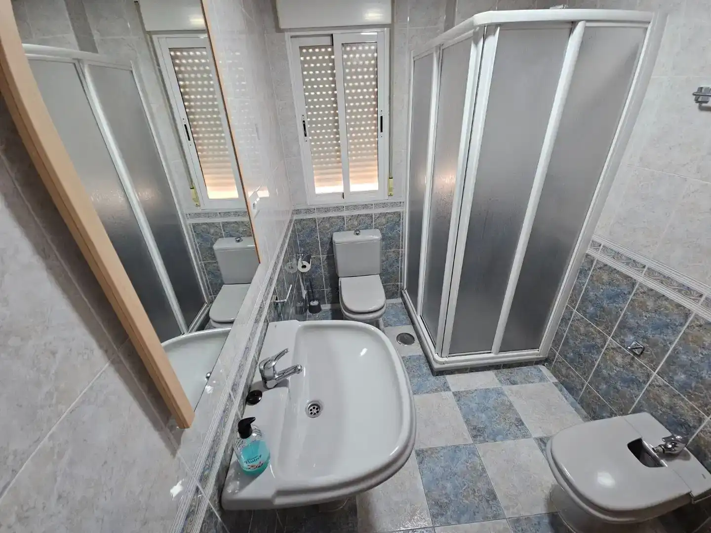 Badezimmer von Wohnung zur Miete in  Jaén Capital mit Klimaanlage und Balkon