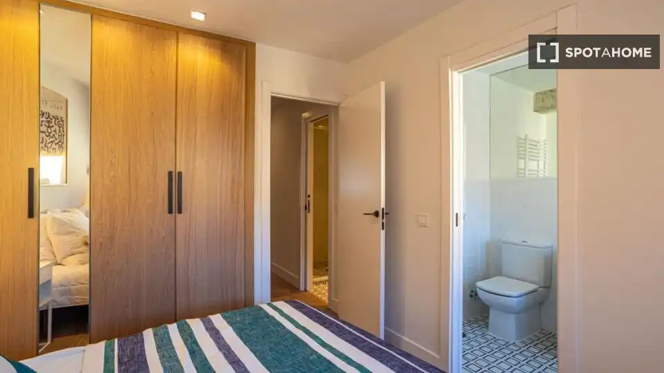 Bedroom of Flat for rent in Madrid  with Air Conditioner, Heating and Furnished