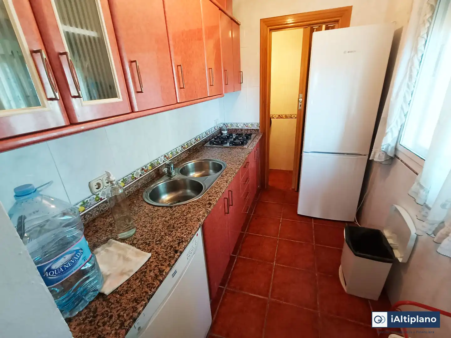 Cuina de Casa o xalet en venda en Baza amb Jardí privat, Piscina i Moblat