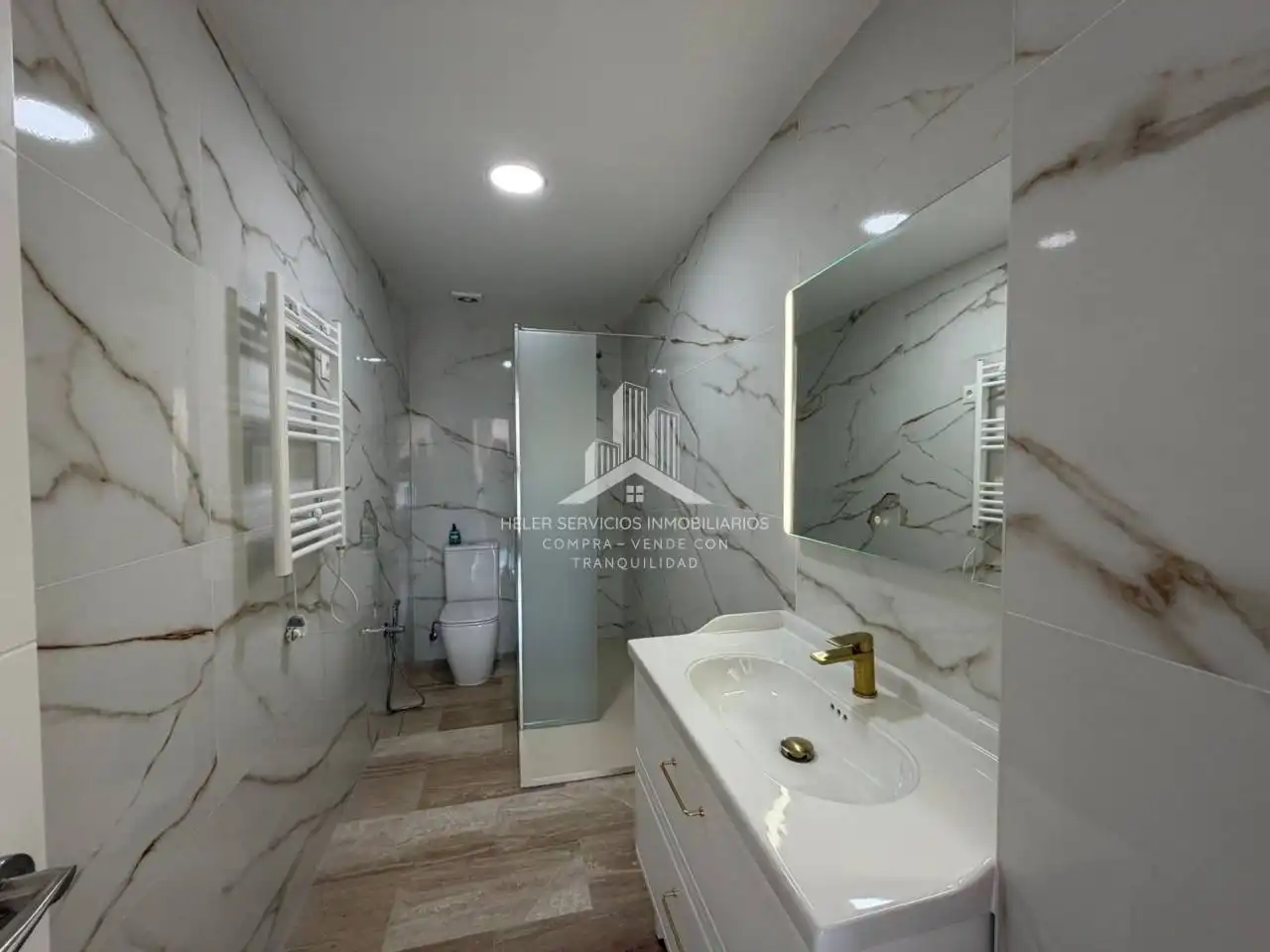 Baño de Piso de alquiler en Castellón de la Plana / Castelló de la Plana con Parquet y Amueblado
