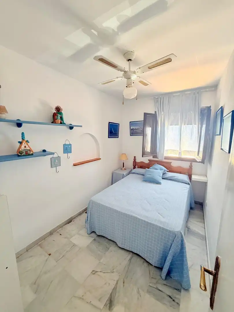 Dormitori de Apartament de lloguer en Vélez-Málaga amb Piscina comunitària