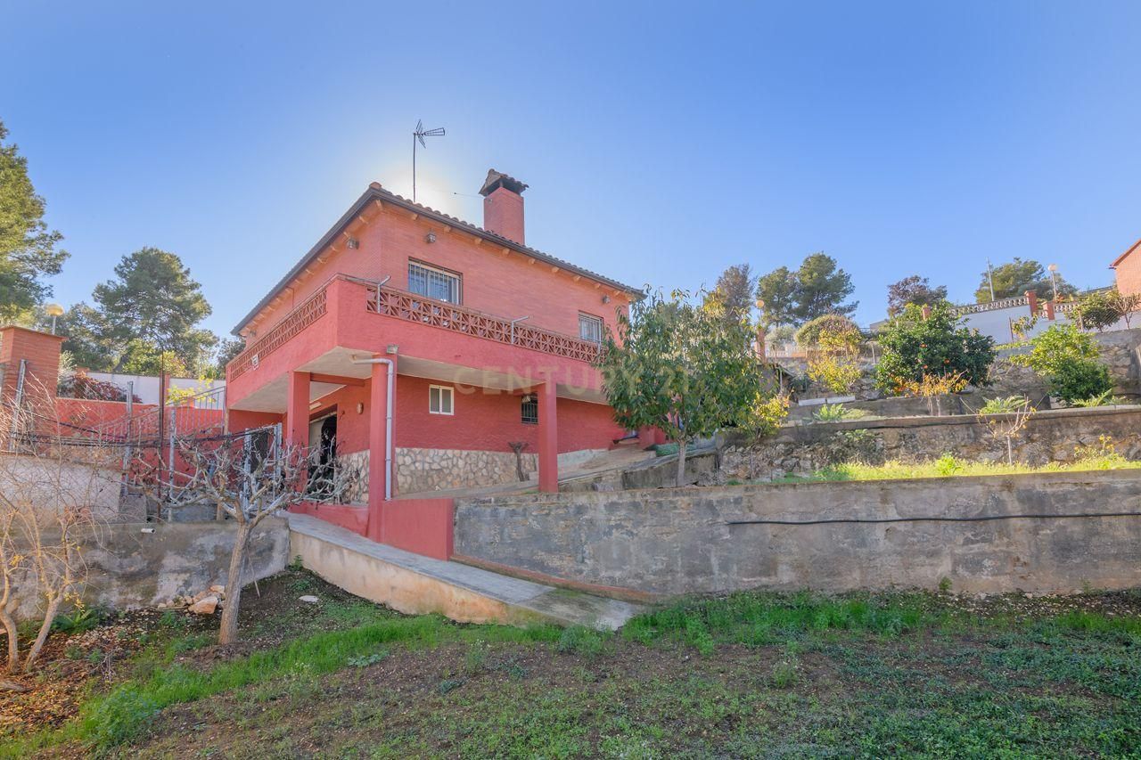 Vista exterior de Casa o xalet en venda en Castellet i la Gornal amb Jardí privat, Traster i Piscina