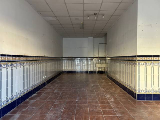 Local comercial en Venta en Carrer Pintor Benedicto en Centro - Ambulatorio