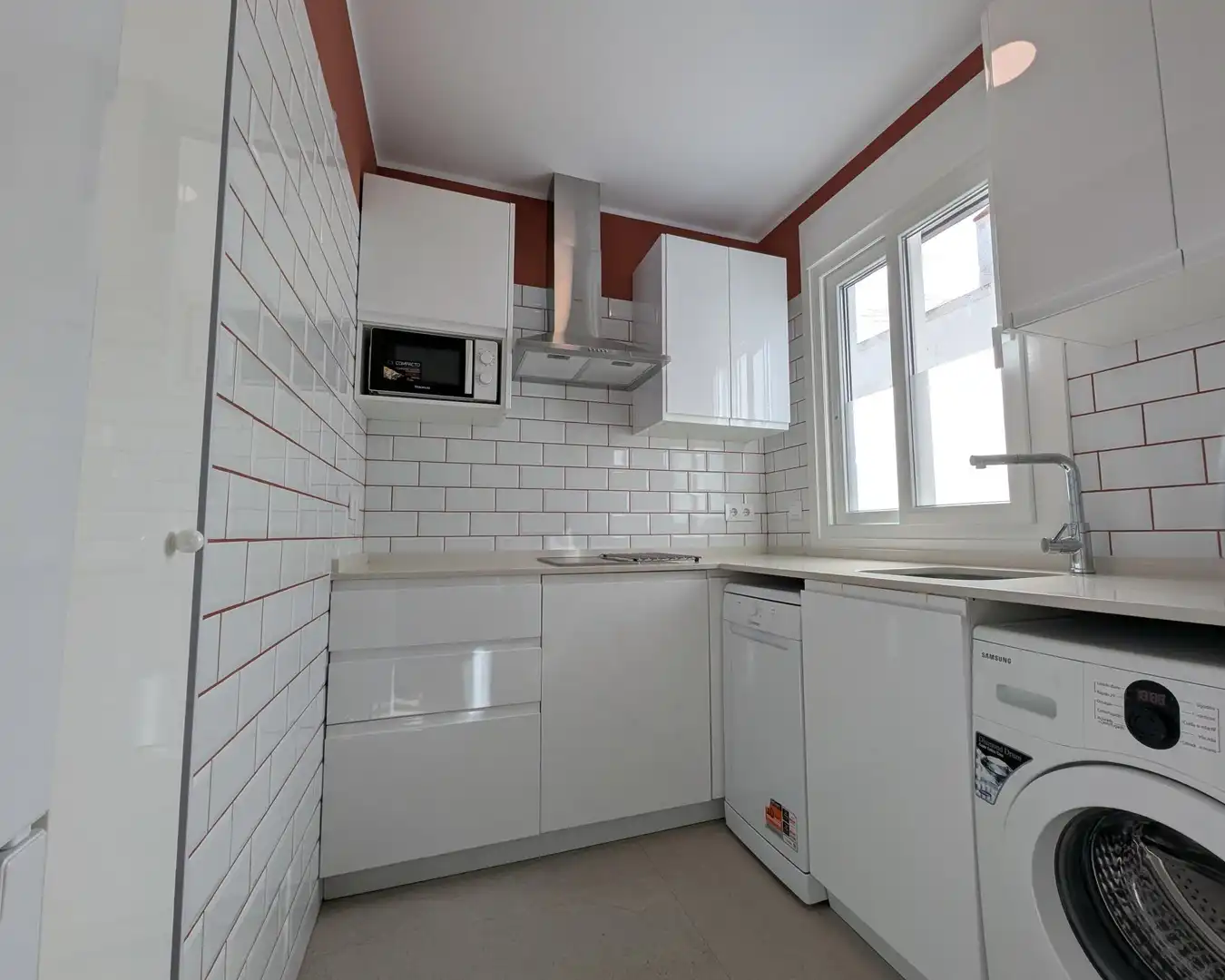 Cuina de Apartament de lloguer en Sevilla amb Aire condicionat i Moblat