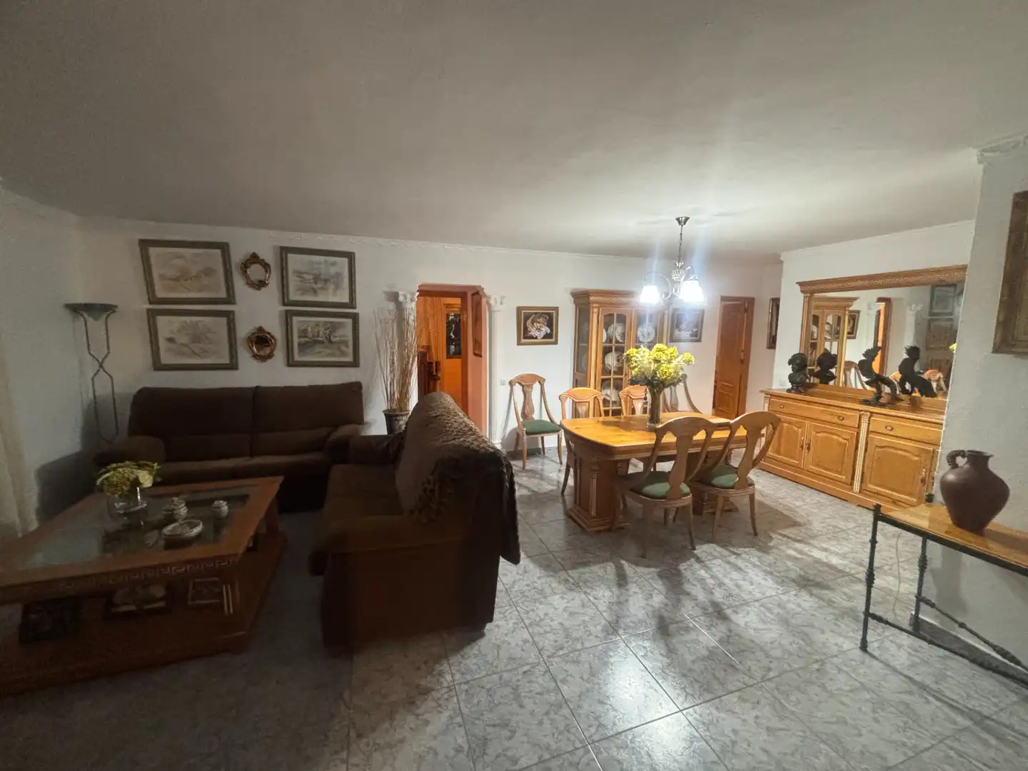Comedor de Casa o chalet en venta en Marbella con Aire acondicionado, Calefacción y Jardín privado
