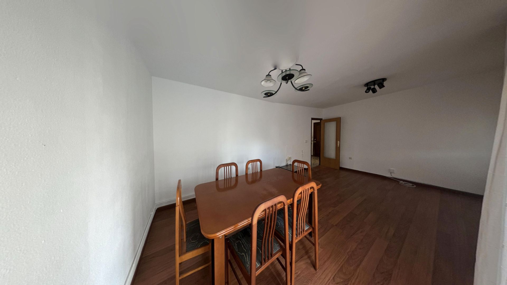 Menjador de Pis en venda en Utiel amb Calefacció, Parquet i Balcó