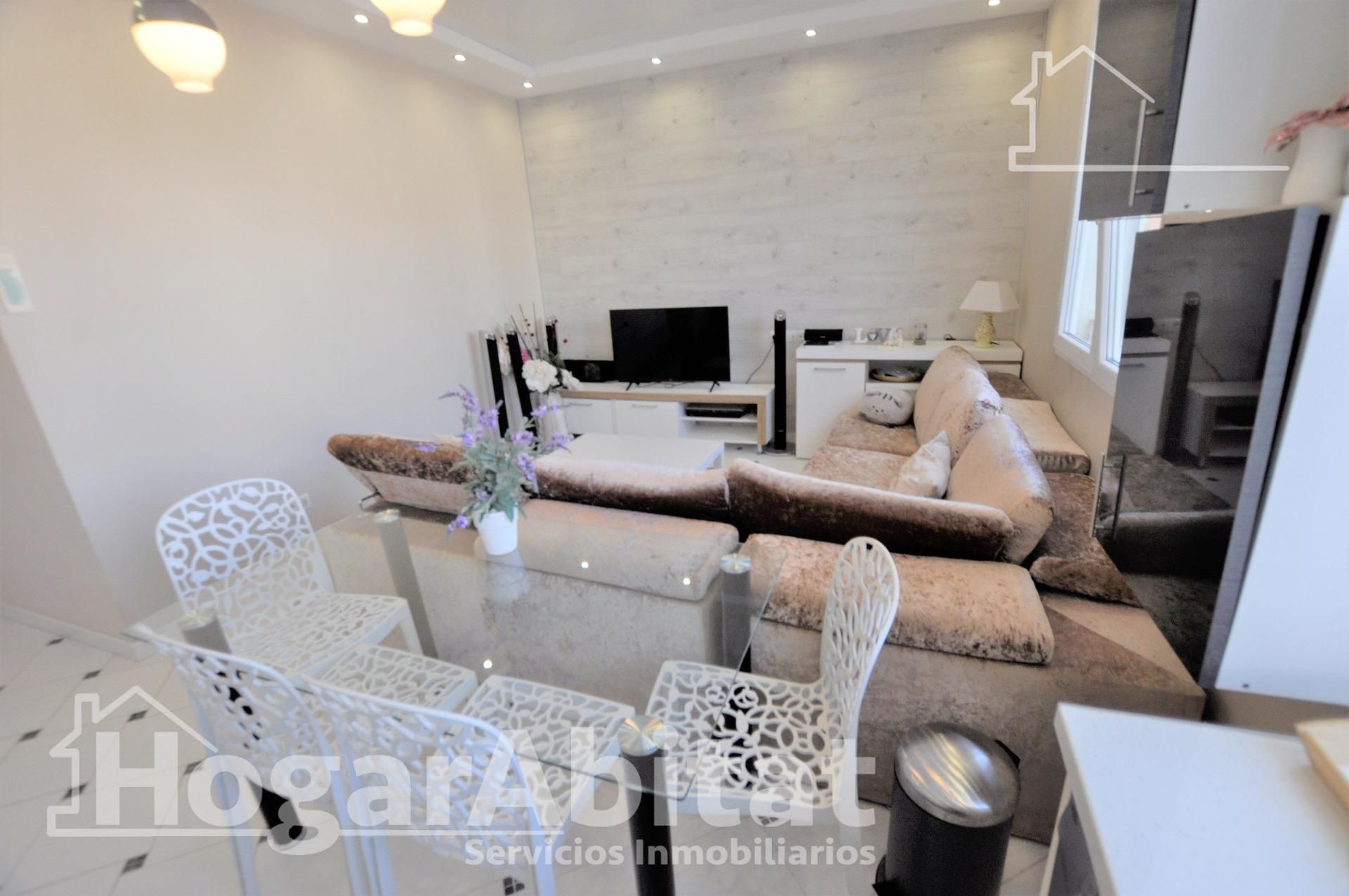 Living room of Flat for sale in  Valencia Capital  with Air Conditioner and Alarm