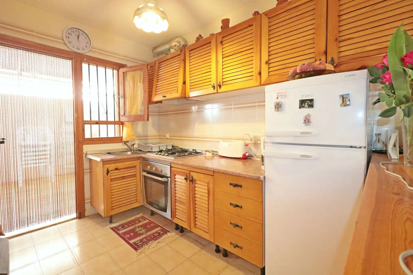 Cuina de Casa adosada en venda en Torrevieja amb Jardí privat i Terrassa