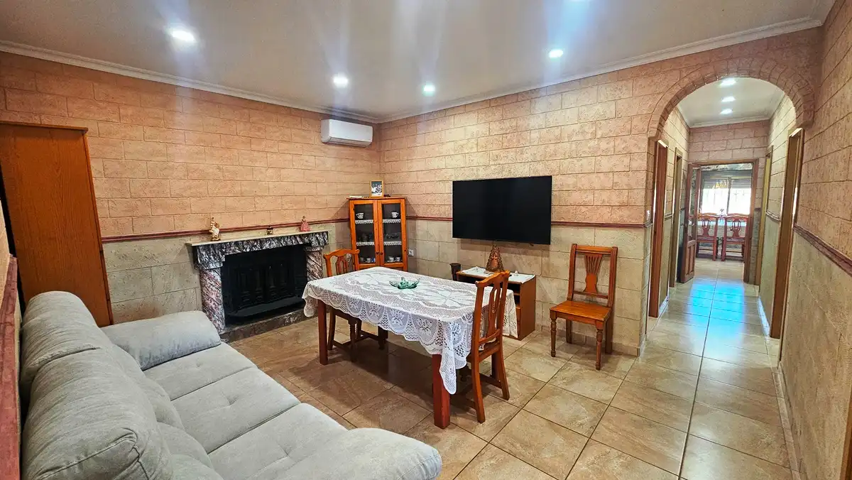 Sala d'estar de Casa o xalet en venda en Cumbres Mayores amb Aire condicionat, Jardí privat i Terrassa
