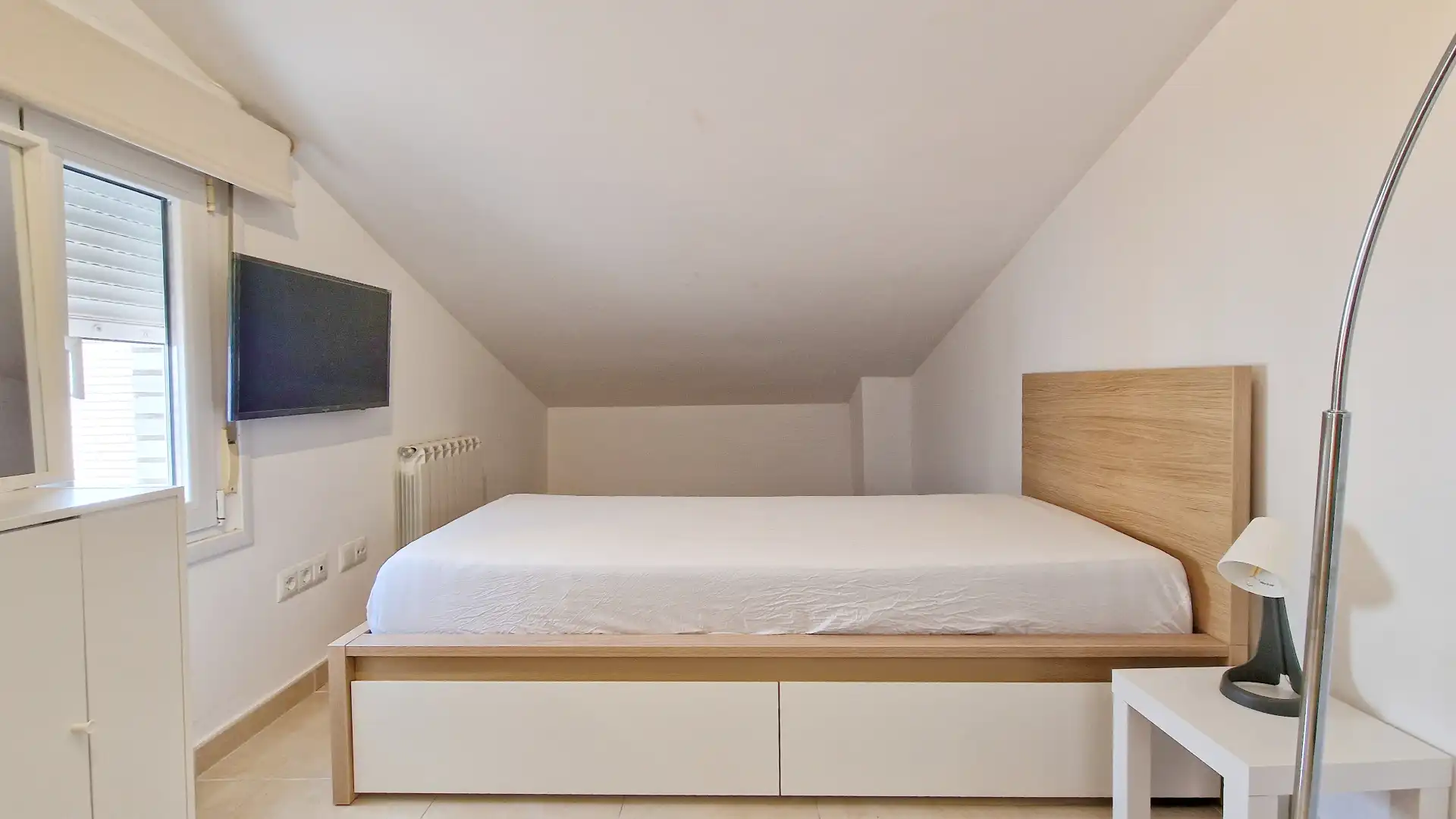 Dormitori de Dúplex en venda en Andorra (Teruel) amb Calefacció, Terrassa i Moblat