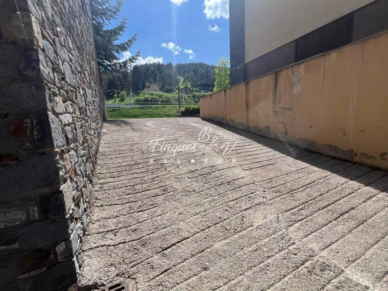 Parking de Piso en venta en Alp con Calefacción, Parquet y Trastero