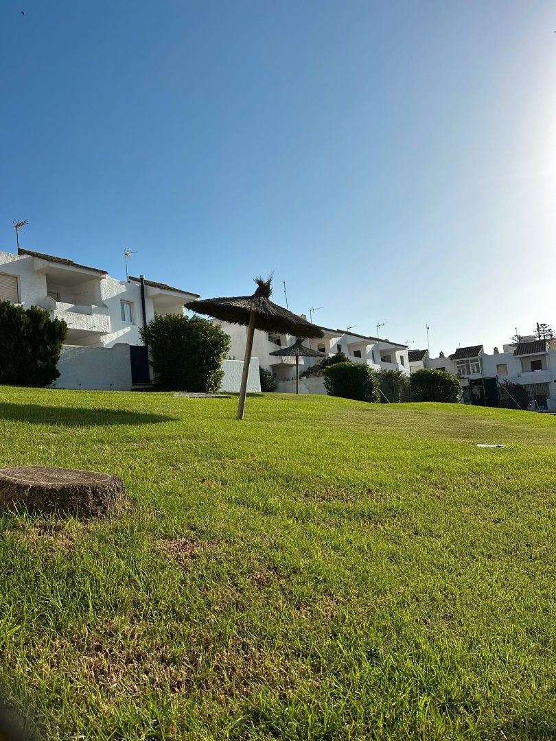 Jardí de Casa adosada de lloguer en Tarifa amb Calefacció, Terrassa i Moblat