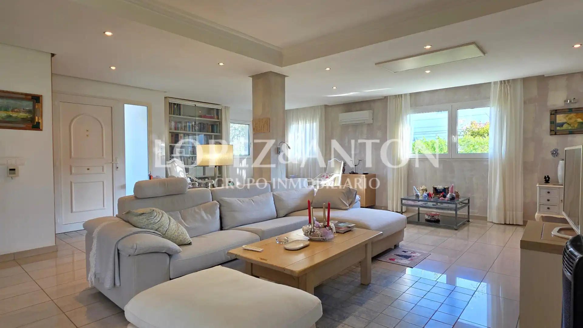 Living room of Houses for sale in L'Eliana  with Air Conditioner, Private garden and Terrace