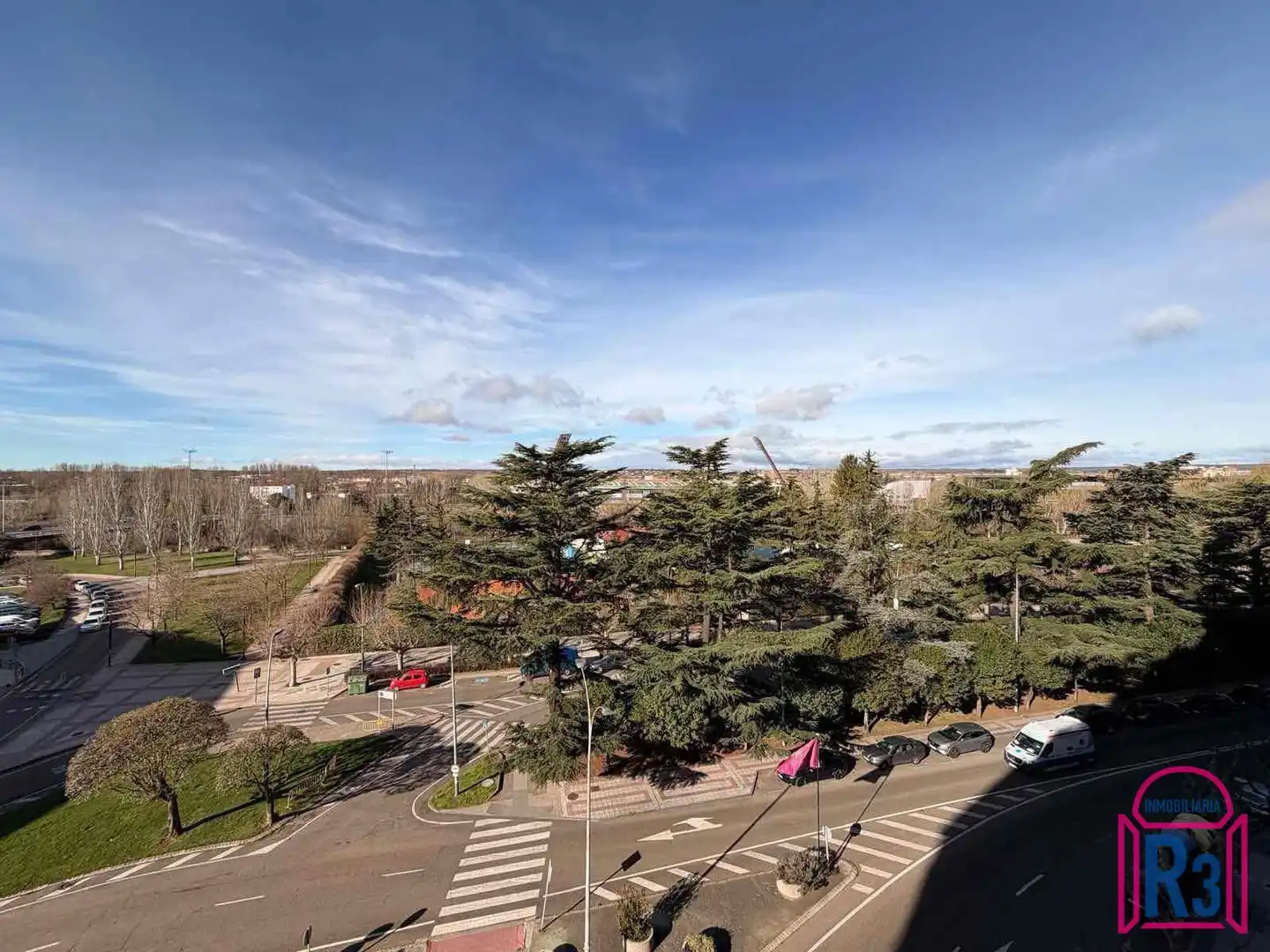 Vista exterior de Pis en venda en León Capital  amb Calefacció i Terrassa