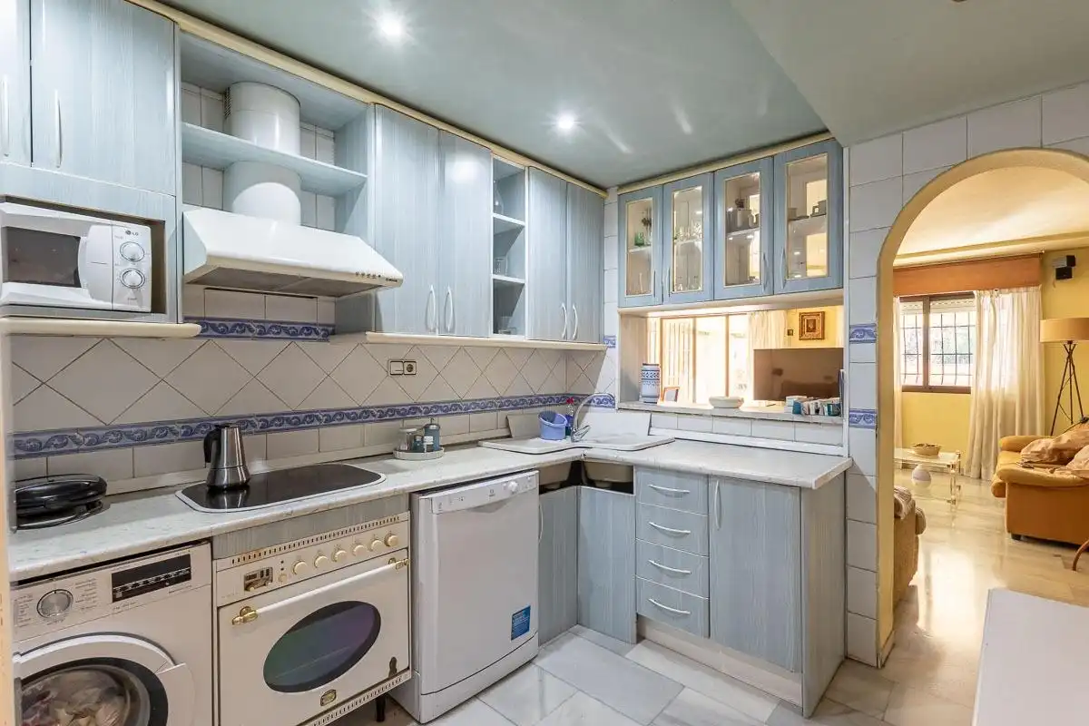 Kitchen of Flat for sale in Granada  with Private garden, Storage room and Community pool