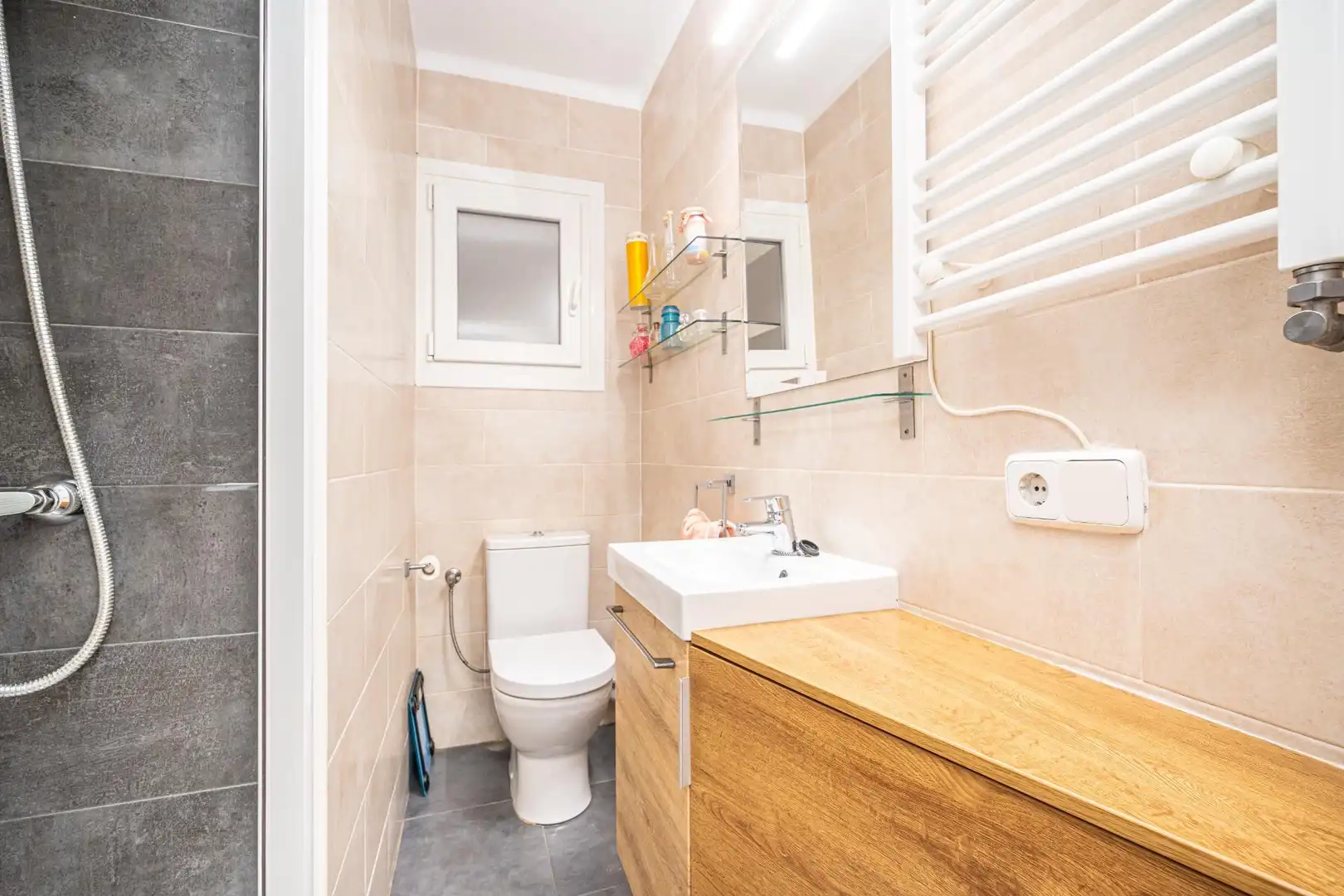 Bathroom of Flat for sale in Llucmajor  with Heating
