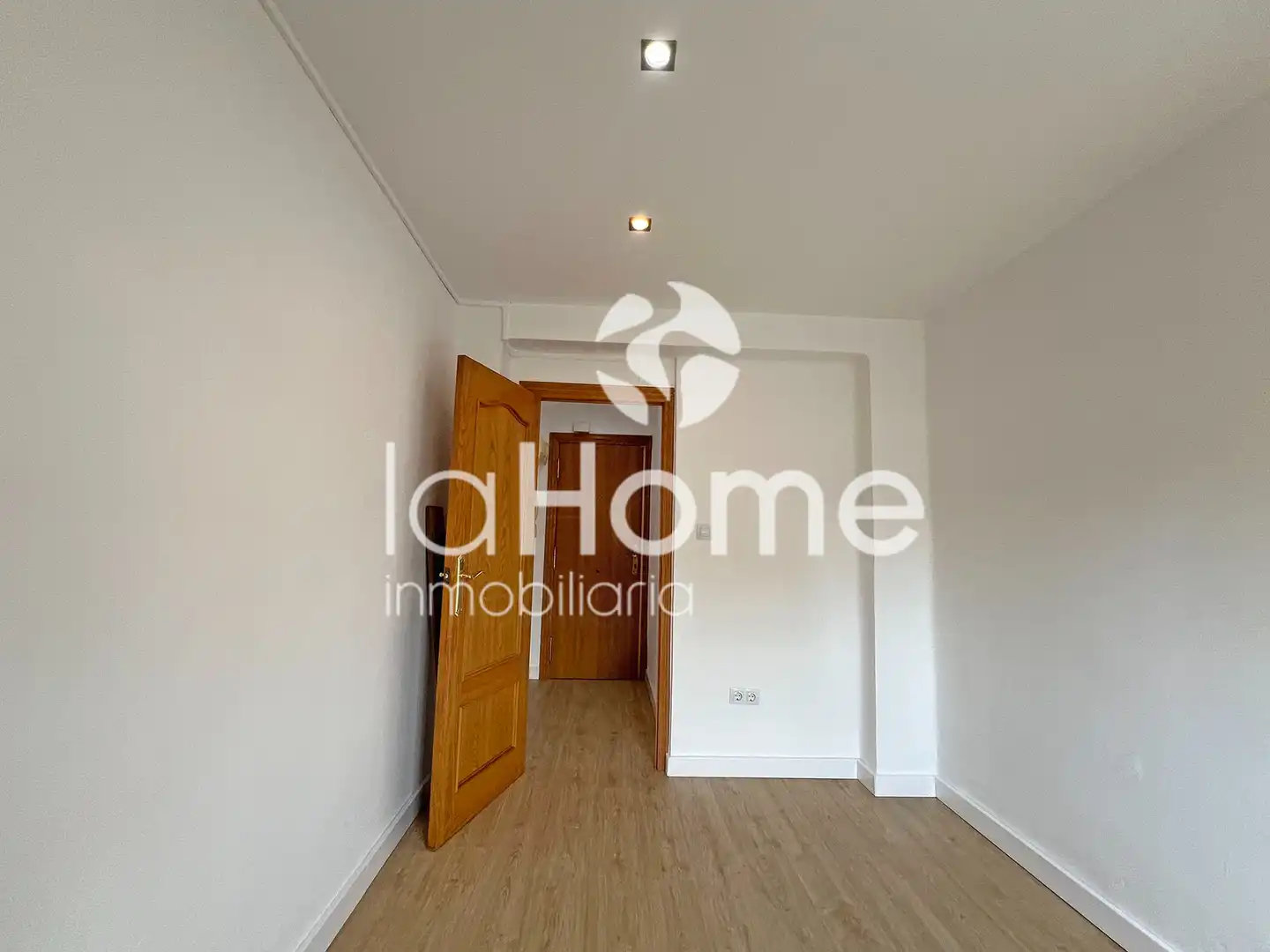 Flat for sale in Paterna  with Air Conditioner, Parquet flooring and Terrace