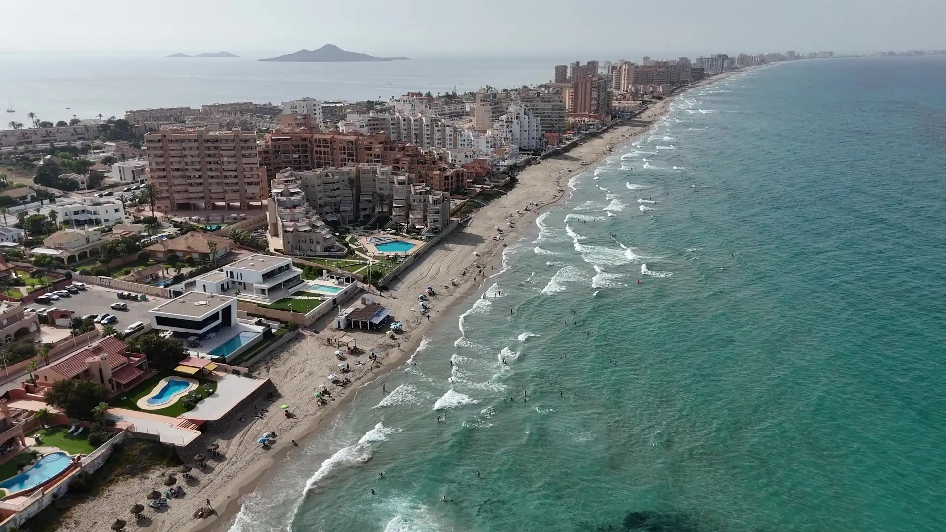 Vista exterior de Casa o xalet en venda en La Manga del Mar Menor amb Aire condicionat, Calefacció i Jardí privat