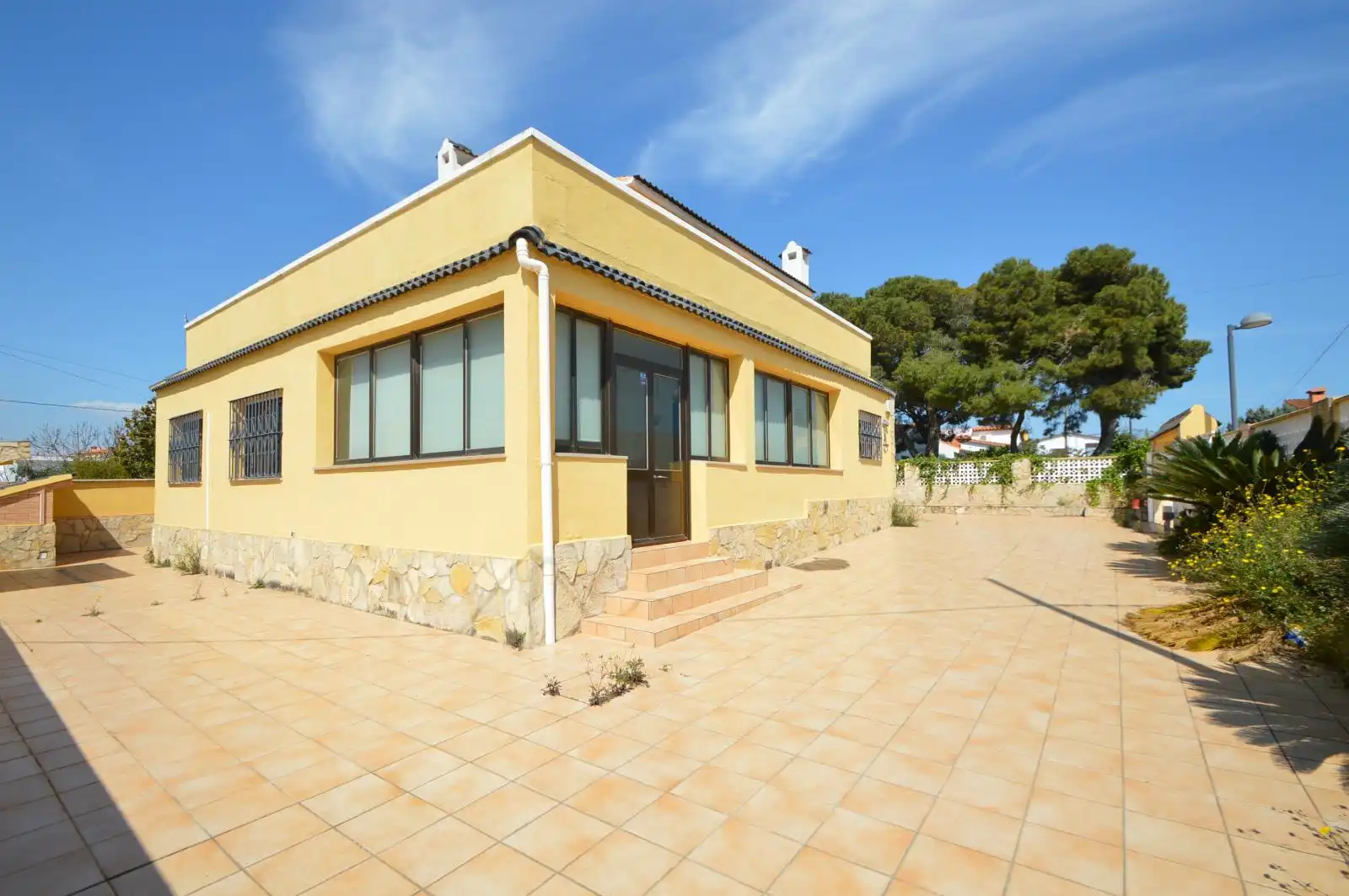 Vista exterior de Casa o xalet en venda en Vinaròs amb Aire condicionat, Calefacció i Jardí privat