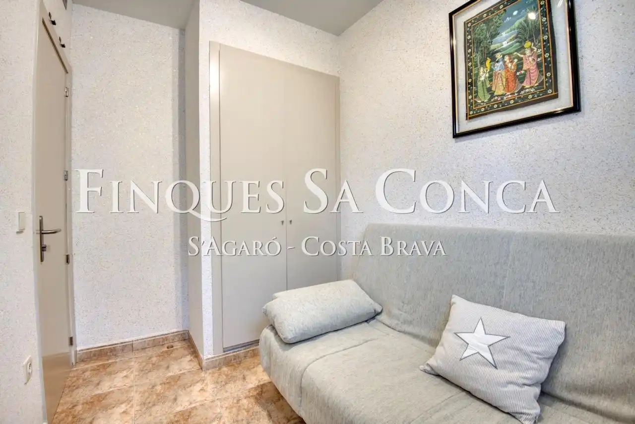Habitación de Casa adosada en venta en Castell d'Aro, Platja d'Aro i s'Agaró con Aire acondicionado, Calefacción y Amueblado